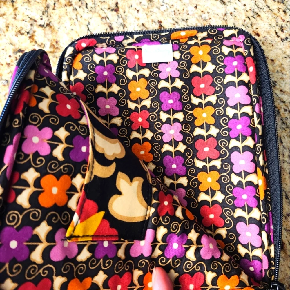 EUC Vera Bradley Suzani Black & Tan Floral Paisley iPad/Tablet/Kindle Case